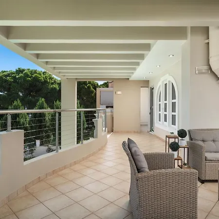 Villa Cedar Tree